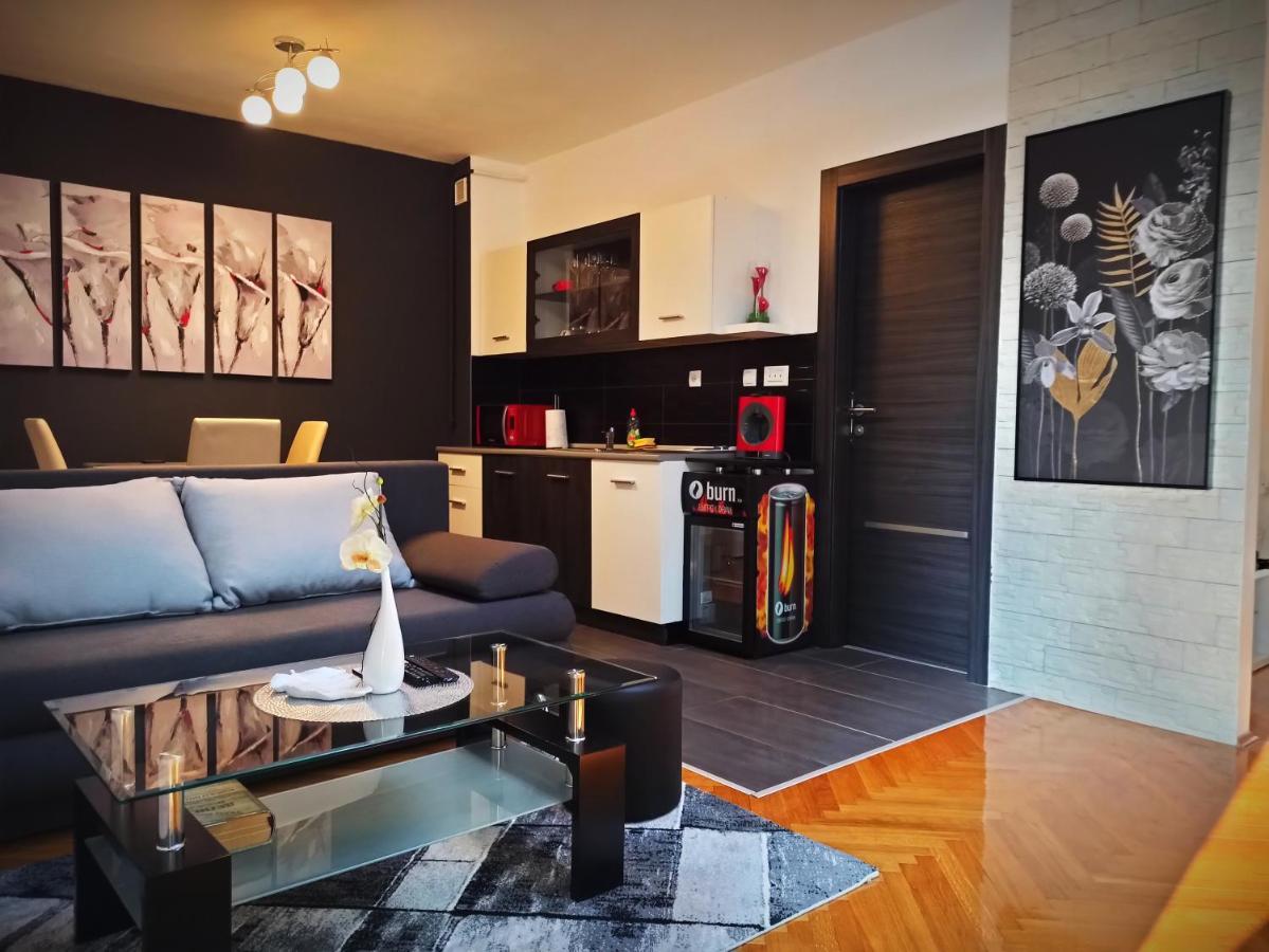Apartman Aurelius - Private Parking Osijek Zewnętrze zdjęcie